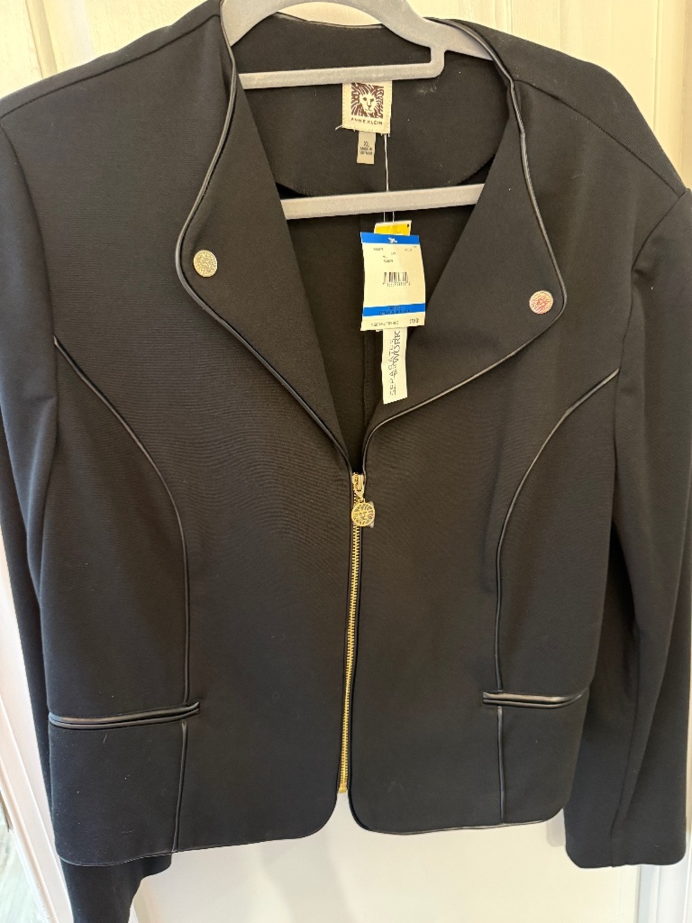 Women’s Anne Klein Lapel jacket size xl NWT black zip up gold